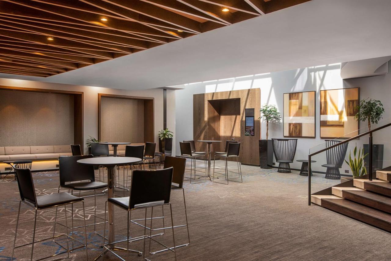 فندق Hyatt Regency صوفيا المظهر الخارجي الصورة The lounge at the airport