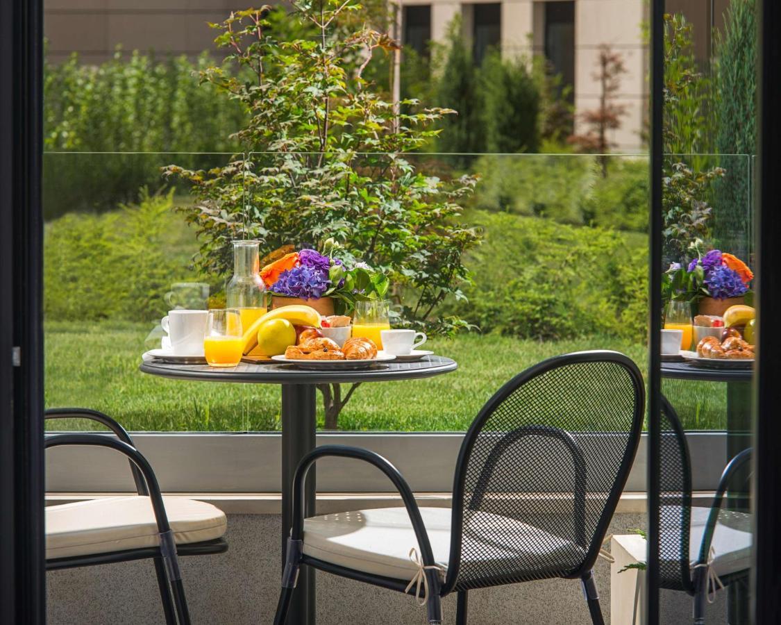 فندق Hyatt Regency صوفيا المظهر الخارجي الصورة A balcony at the hotel
