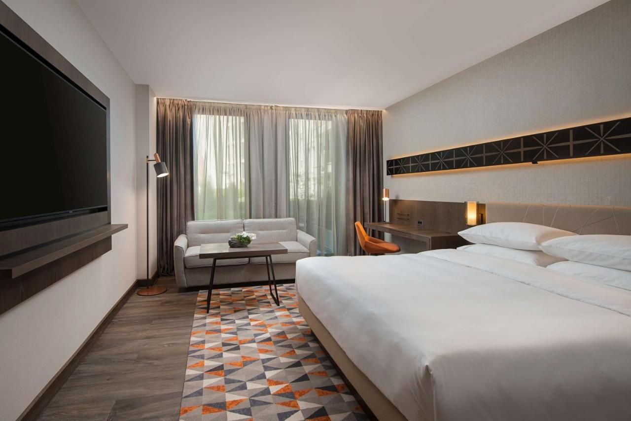 فندق Hyatt Regency صوفيا المظهر الخارجي الصورة A guest room at the hotel