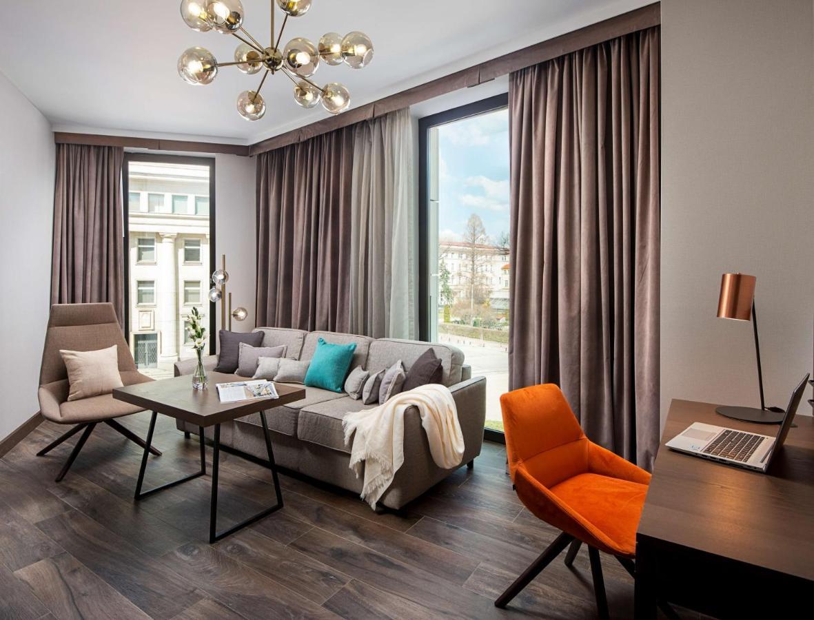 فندق Hyatt Regency صوفيا المظهر الخارجي الصورة A living room in a serviced apartment in Vienna, Austria
