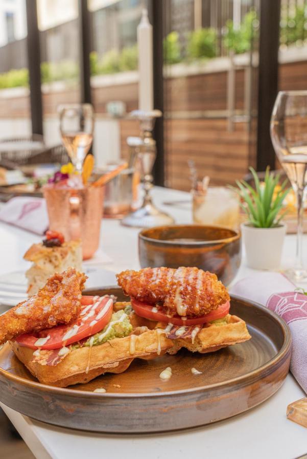 فندق Hyatt Regency صوفيا المظهر الخارجي الصورة A chicken schnitzel