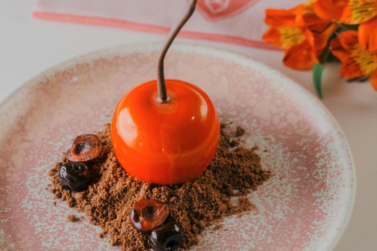 فندق Hyatt Regency صوفيا المظهر الخارجي الصورة A marzipan cherry