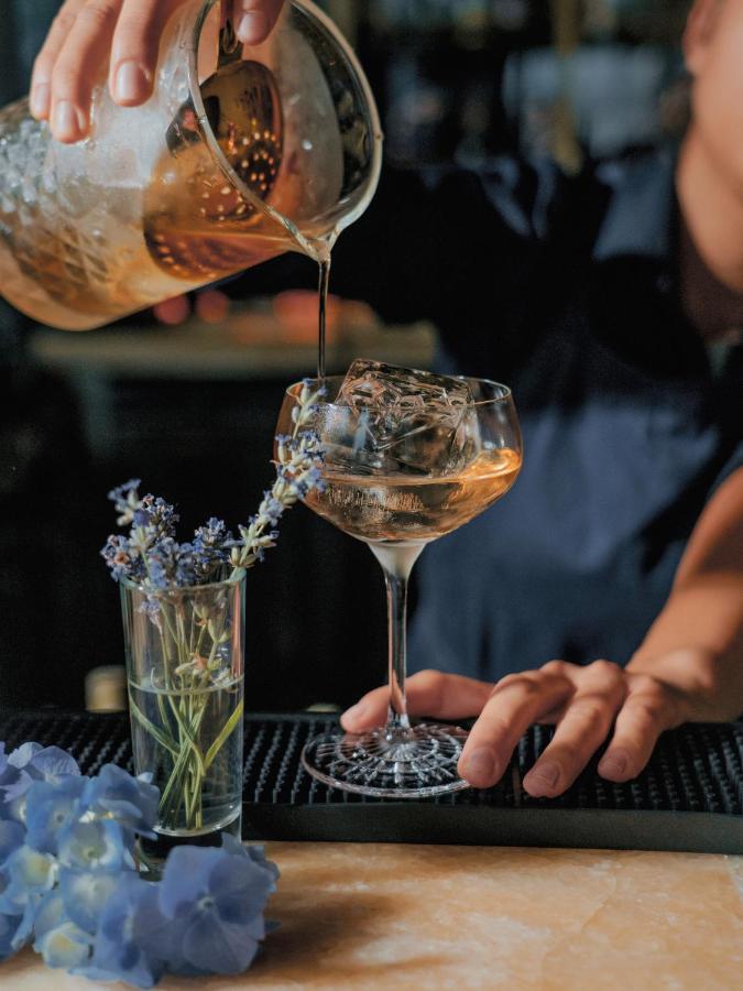 فندق Hyatt Regency صوفيا المظهر الخارجي الصورة A lavender cocktail