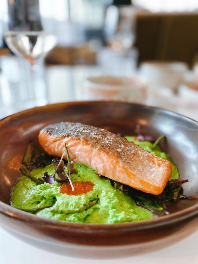 فندق Hyatt Regency صوفيا المظهر الخارجي الصورة Salmon